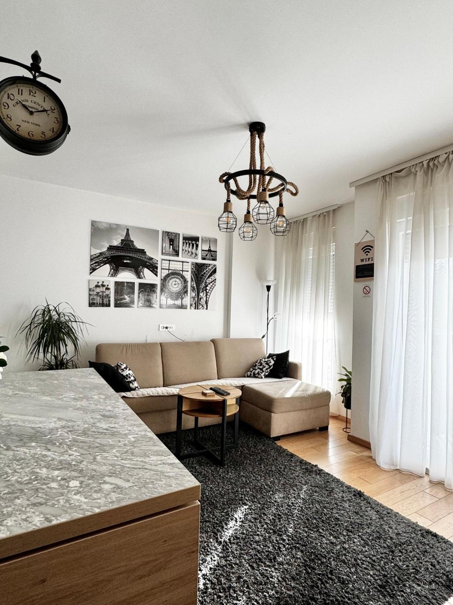 Delete 5 - Zemunske Kapije Appartement Belgrado Buitenkant foto