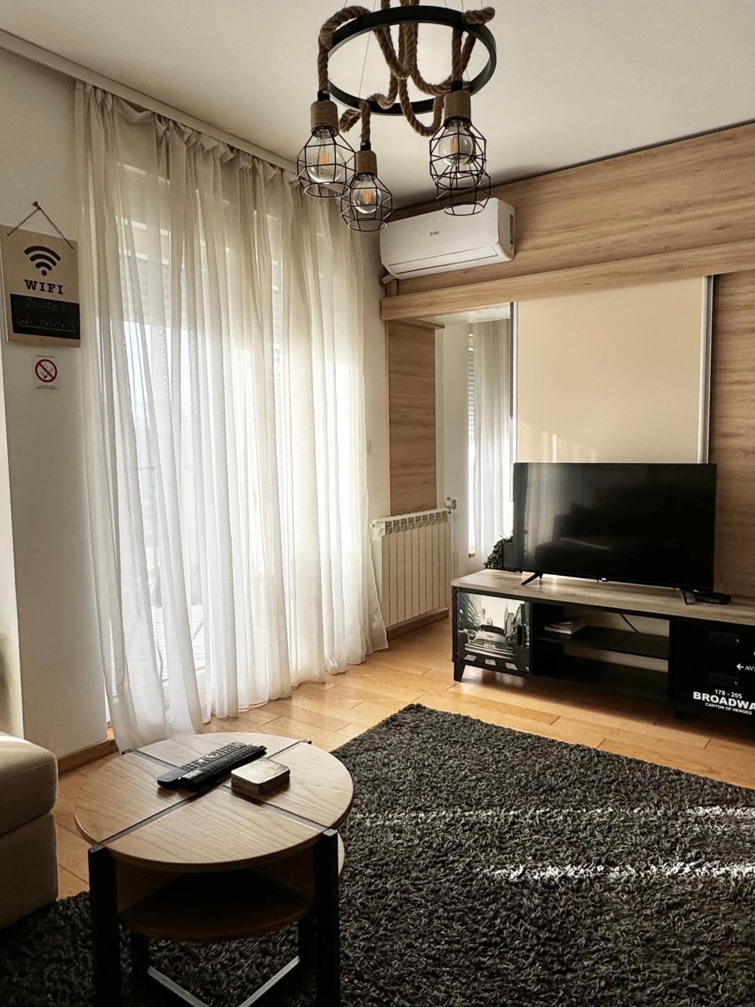 Delete 5 - Zemunske Kapije Appartement Belgrado Buitenkant foto